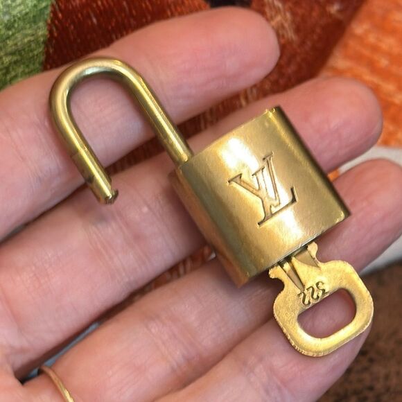 LOUIS VUITTON LOCK & KEY BRASS FULL FUNCTION LV PARIS MADE IN FRANCE EUC 322 - Picture 11 of 13